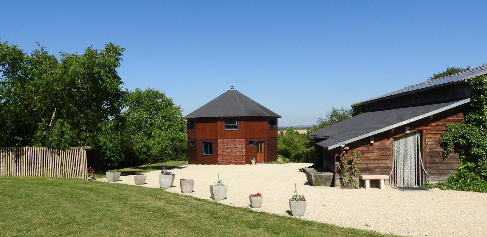 La Maison Ronde Et Ses 2 Cahutes Monthoiron Exteriör bild